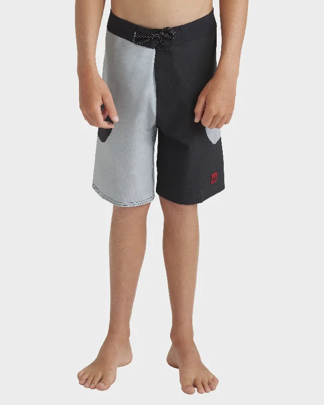 surf clothing with pockets for convenience-Boys 8-16 Highline Griff 17" Performance Boardshorts