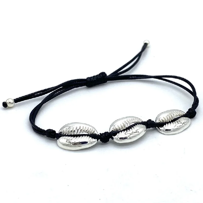 surf clothing for casual beach walks-DOÑA CONCHITA A LAS TRES pulsera